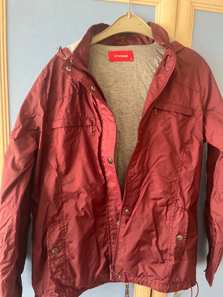 LC Waikiki yağmurluk - Görsel 2