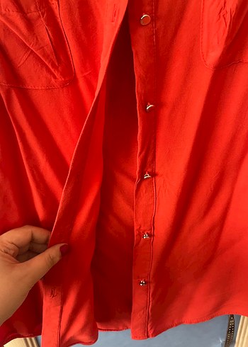 Parlak Kırmızı Düğmeli gömlek - Görsel 3