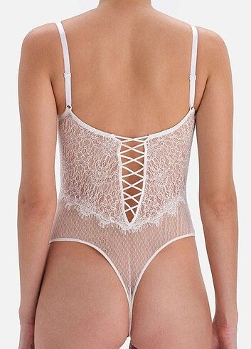 universal Beden beyaz Renk Dagi kadın bride dekolteli bodysuit içi kırmızı
