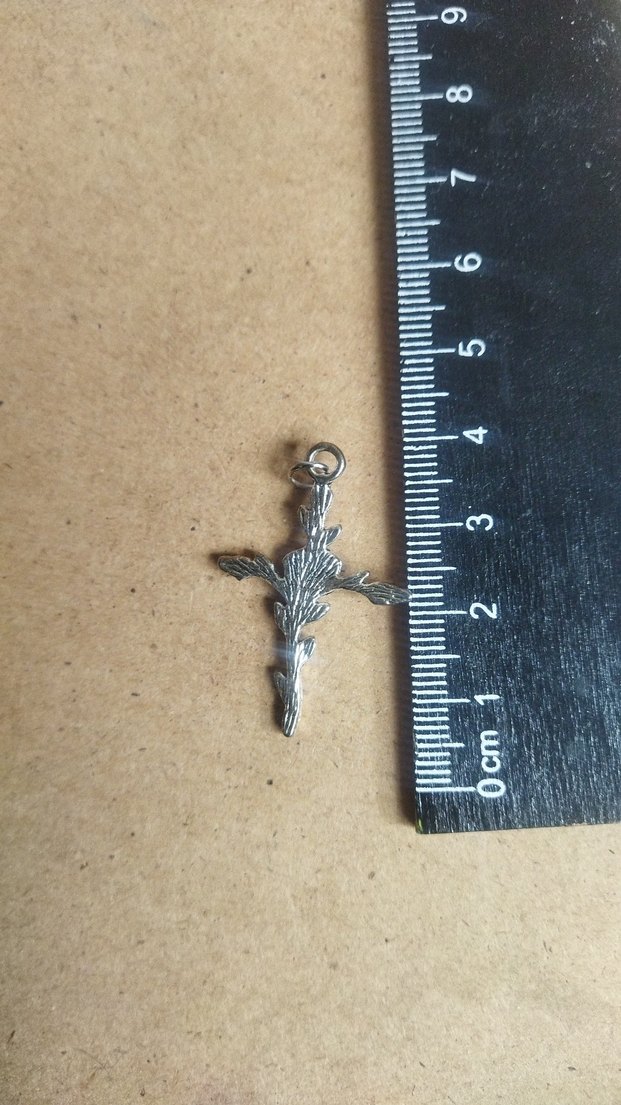 Gül Detaylı Gotik haç Kolye - Görsel 3