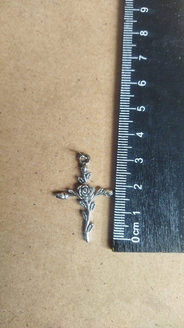 Gül Detaylı Gotik haç Kolye - Görsel 2