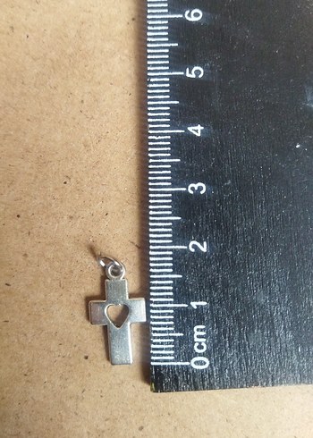 Kalp Detaylı Gri Haç Kadın goth Charm - Görsel 2