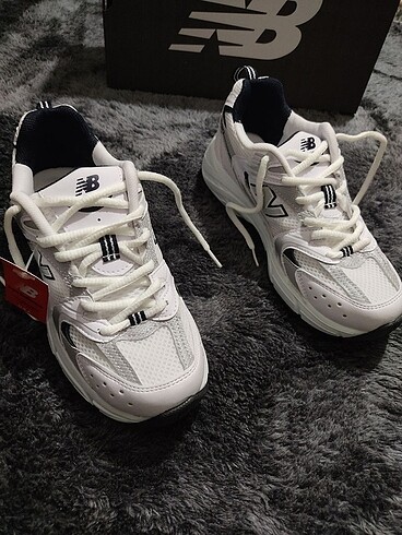37 Beden beyaz Renk NEWBALANCE 530