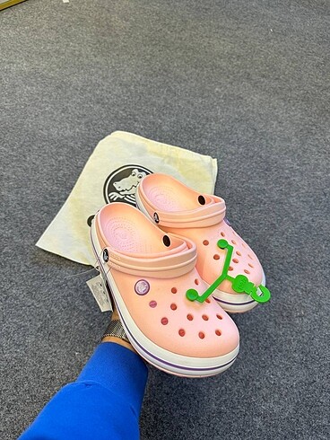 crocs