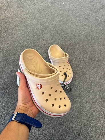 37 Beden camel Renk Crocs