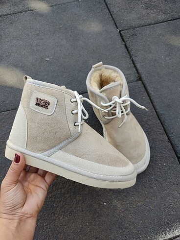 Ugg bağcıklı bej