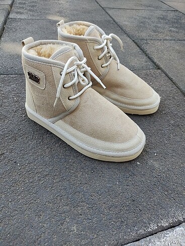 36 Beden Ugg bağcıklı bej