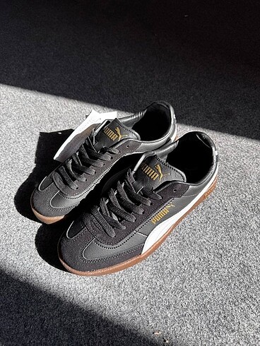 37 Beden siyah Renk Puma ayakkabı