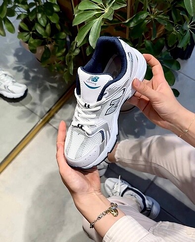 New Balance New 530