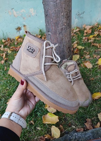 Ugg bağcıklı