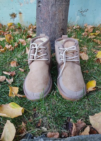 Ugg Ugg bağcıklı