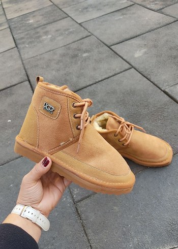 Ugg bağcıklı