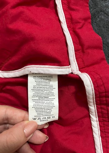 Büzgülü Kırmızı Kapüşonlu Yağmurluk - Görsel 5