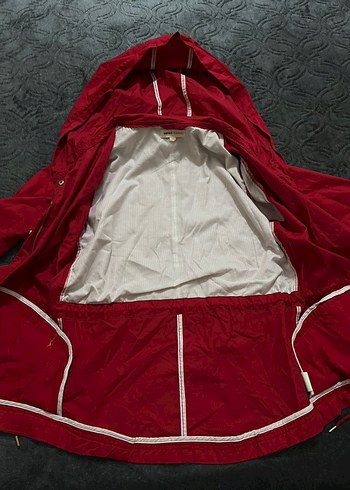 Büzgülü Kırmızı Kapüşonlu Yağmurluk - Görsel 8