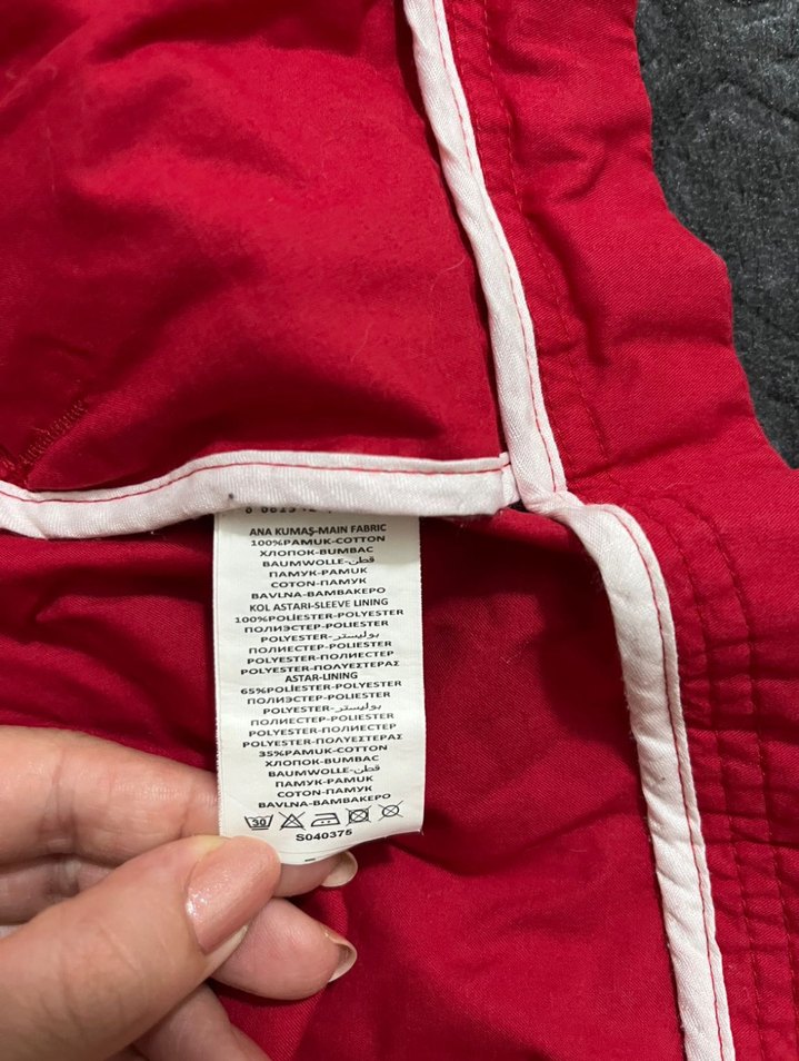 Büzgülü Kırmızı Kapüşonlu Yağmurluk - Görsel 5