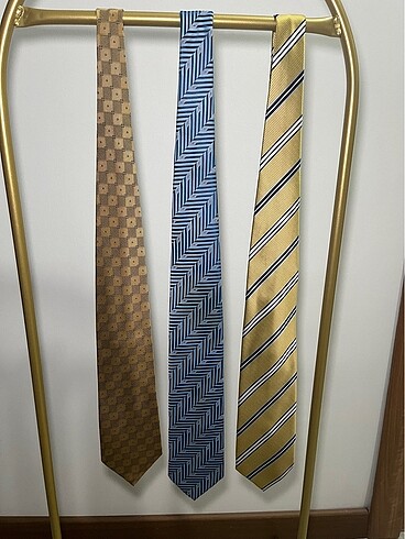 Şok indirim Üç adet markalı kravat
