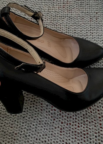 Zara Siyah Kemerli Blok Topuklu Kadın Stiletto