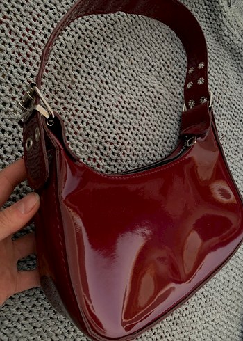Zara Bordo Parlak Yılan Desenli Tokalı Kadın Çanta
