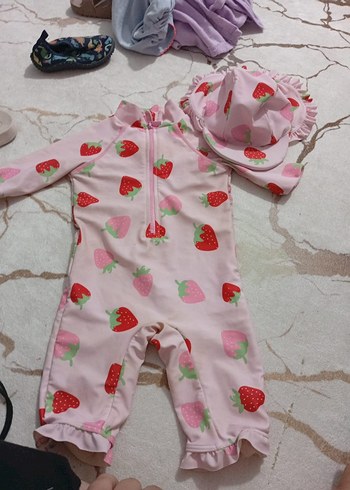 Çilek Desenli Pembe Kız Çocuk Mayo ve Şapka