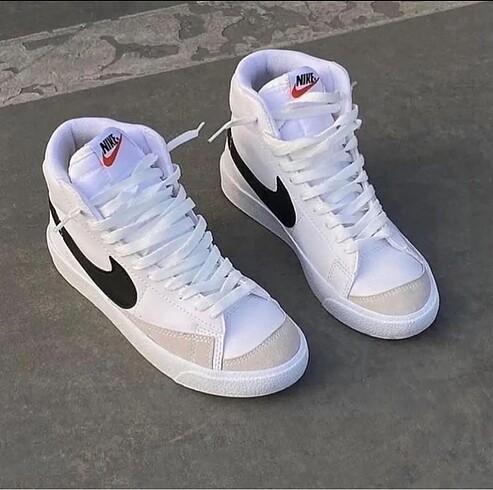 Blazer Mid