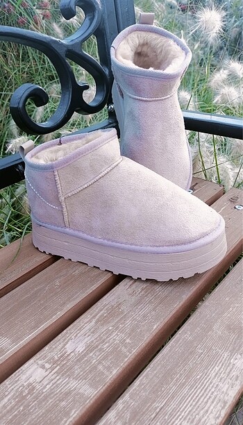 Bej Ugg