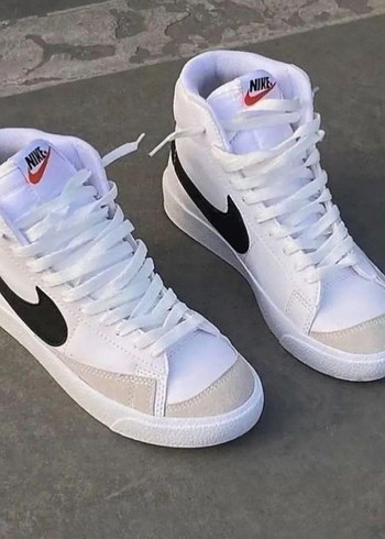 Nike Blazer Mid