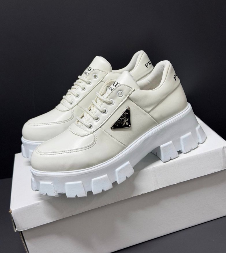 Prada Milano Beyaz Kalın Tabanlı Sneaker — görsel 2/5
