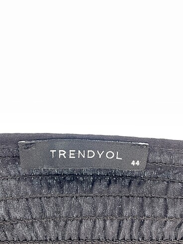 44 Beden siyah Renk Trendyol & Milla Bluz %70 İndirimli.
