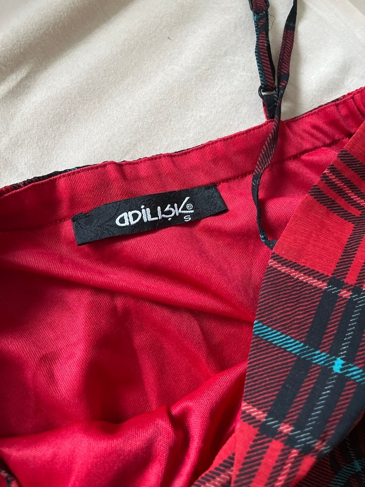 Kırmızı Kareli ip askılı elbise - Görsel 2