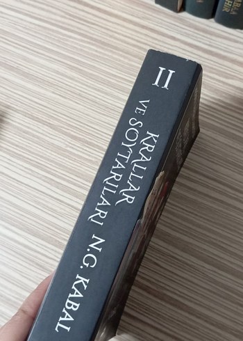 Krallar ve Soytarıları - N.G. Kabal