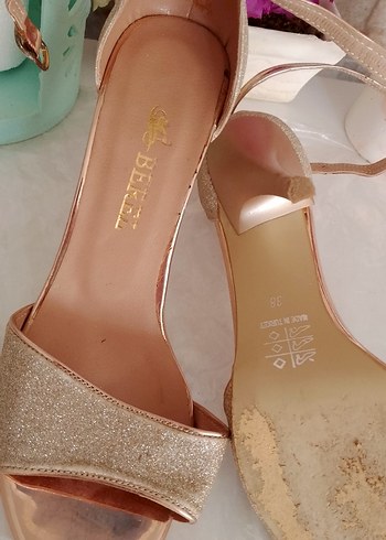 Altın Renkli Parlak Tokalı Stiletto Topuklu Kadın Ayakkabı - Görsel 2