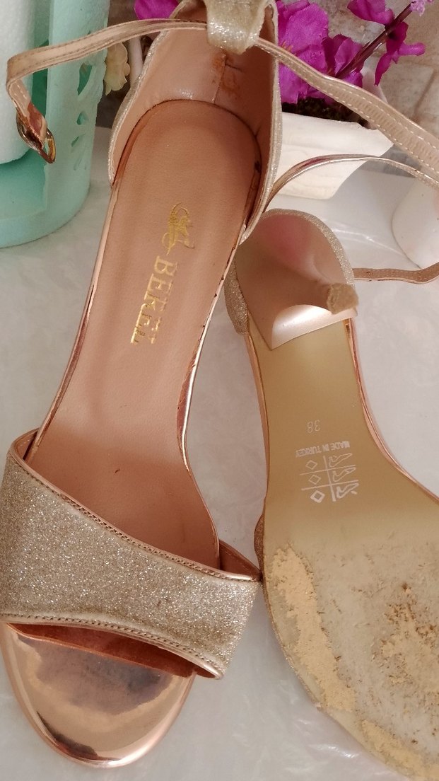 Altın Renkli Parlak Tokalı Stiletto Topuklu Kadın Ayakkabı - Görsel 2