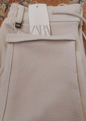 Zara Kadın Beyaz Regular Fit Kumaş Pantolon