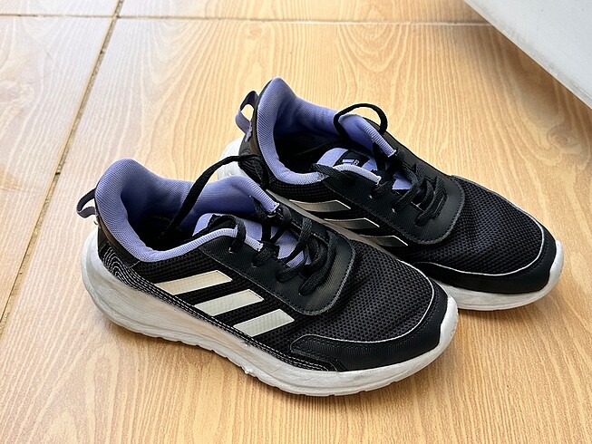35 Beden Adidas spor ayakkabı