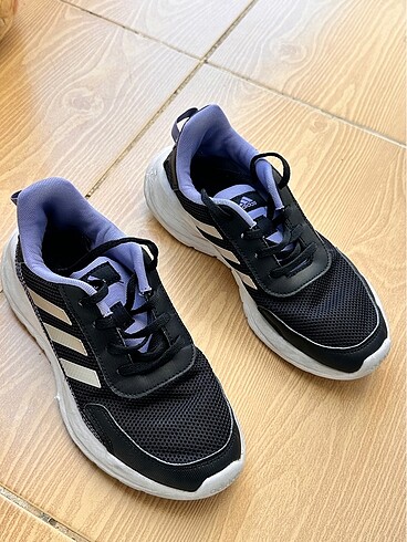 35 Beden mor Renk Adidas spor ayakkabı