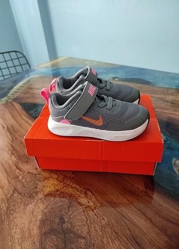 Nike markadır 22 numara