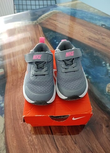 22 Beden gri Renk Nike markadır 22 numara