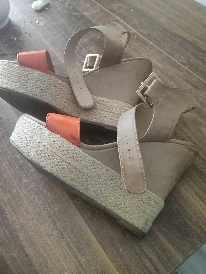 Bej ve Turuncu Kadın Dolgu Topuk Sandalet - Görsel 2