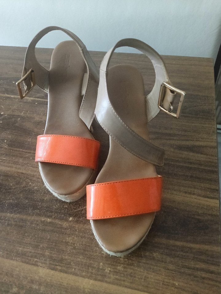 Bej ve Turuncu Kadın Dolgu Topuk Sandalet - Görsel 4