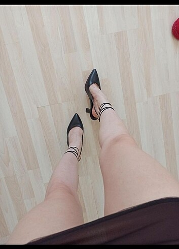 kadeh topuklu bağlamalı siyah stiletto