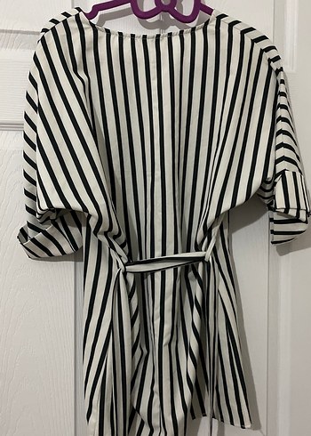 V Yaka Çizgili Pilili Kadın Gömlek - Görsel 4