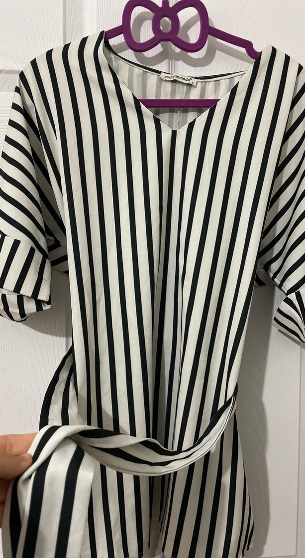 V Yaka Çizgili Pilili Kadın Gömlek - Görsel 2