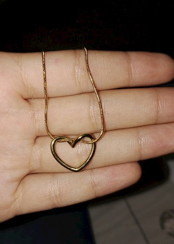 Altın Renkli Minimalist Kalp Kolye