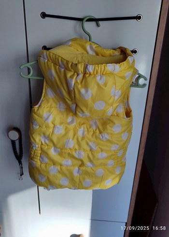 LC Waikiki 6_8 yaş Kız Çocuk Sarı Düğmeli şişme Yelek