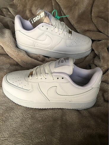 37 Beden 2 Nike airforce1 KLASİK VE TABANI SİYAH