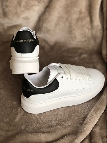 37 Beden beyaz Renk Alexander mcqueen