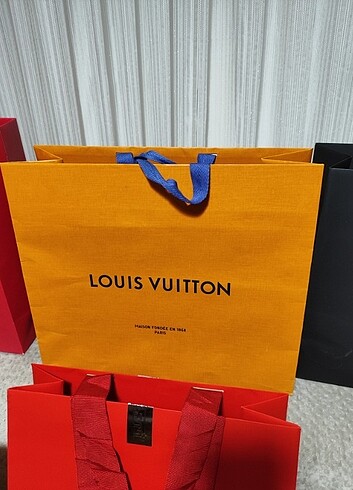 Ferrari Ferrari Louis Vuitton Chanel Dior Channel Carolina Herrera Karto