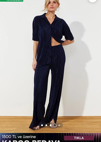 Lacivert V Yaka Piliseli Kadın Takım - Görsel 3