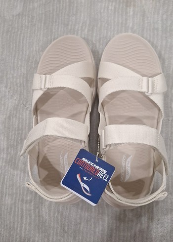 Beyaz Kadın Dolgu Topuklu Sandalet