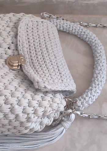 Penye ipten kapaklı çanta